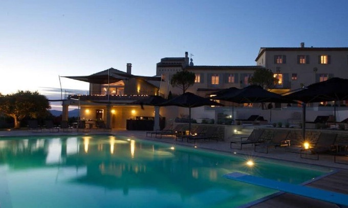 Venasque Villa | A HAVEN OF PARADISE PERCHED ON THE FAMOUS HILLS OF LUBERON