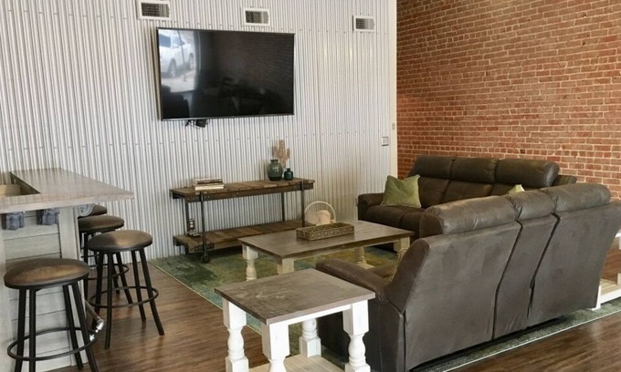 Matador Cabin | A Hip, Cool Urban Oasis in Rural West Texas - Rm 1 (4 rms avail. for rent)
