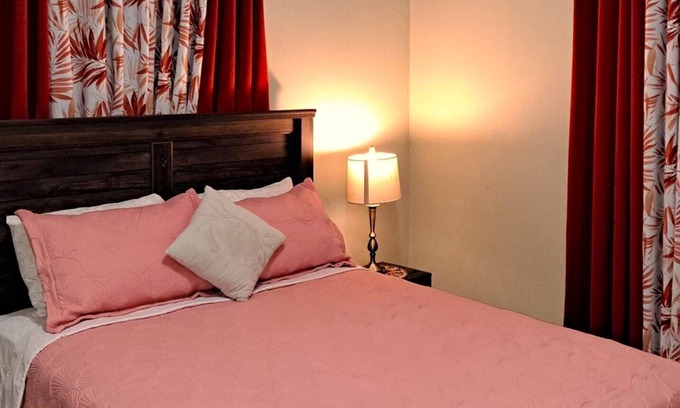 The Valley House | A Home away from Home, Just 2 Minutes from White Sandy Beach, Bar and Restaurant