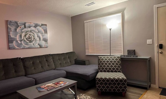 Columbia Apartment | ~A Home Away From Home~Sleeps 8~nn