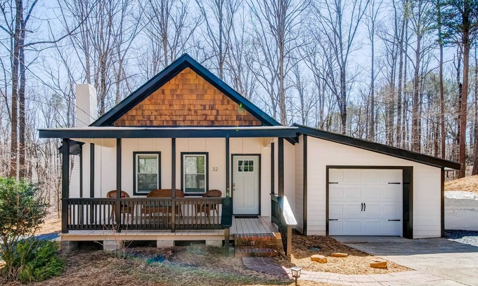 Jasper House | A home with Mountain View, Fire pit & Close to hiking trails, Pet-friendly!