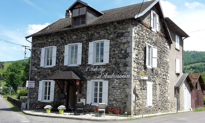 Audressein Hotel | A hostel just for you! Large common areas At the foot of the mountains