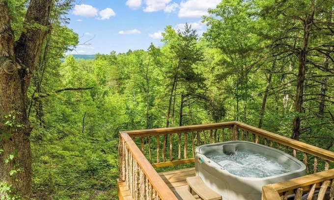 Jasper House | A Hot Tub Tower & Private Bungalow In Parthenon