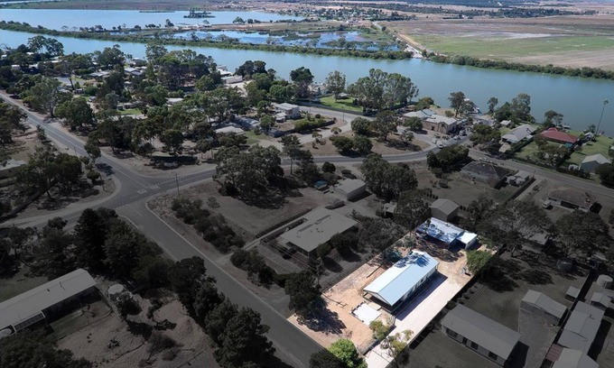 Wellington House | A house to fit all occasions- Water Skiing, Motor Sport Park or just relaxing