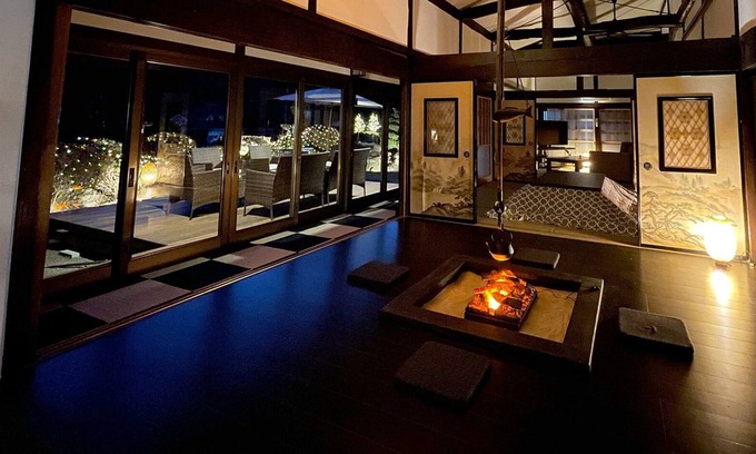Wakamiko House | A house with a hearth surrounded by Mt Fuji and Y / Hokuto Yamanashi