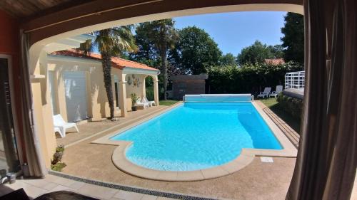 Le May-sur-Evre House | A La Topaze #Gîte calme #3 pers #Piscine privée #Cholet #Wifi haut débit #Préau #Cholet #Parc japonais #Puy du F ou