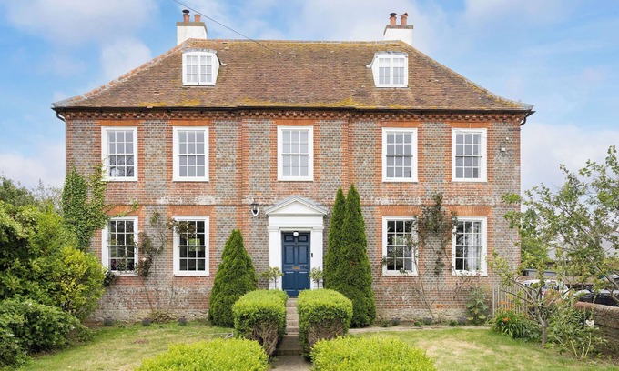 Selsey House | A large Georgian family style property