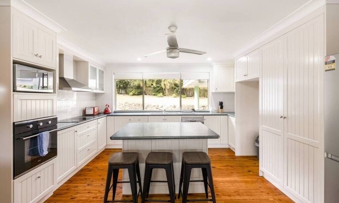 Yatala House | A large house@Yatala Gold Coast andBoating