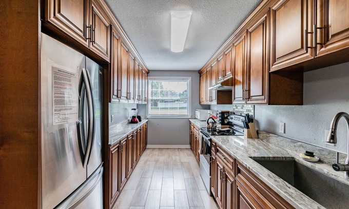Brandon House | A Large Tropical 7 Bedroom Estate by RedAwning