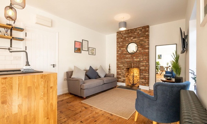 St Dogmaels Apartment | A light and airy apartment for 2 or 4 in the heart of St Dogmaels