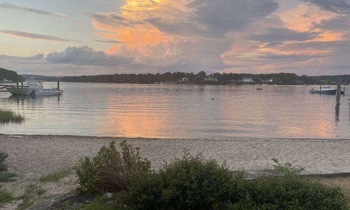 Niantic House | A little Gem 💎water front cottage style beach home