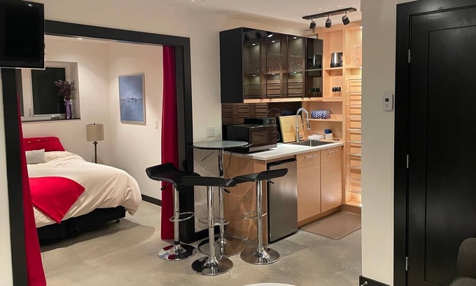 Central Lonsdale House | A little luxurious home away from home