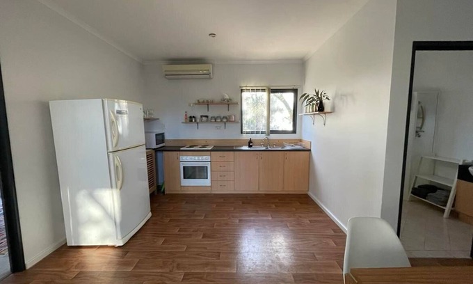Moresby Cottage | A little retreat : just outside Geraldton. 1 bed+