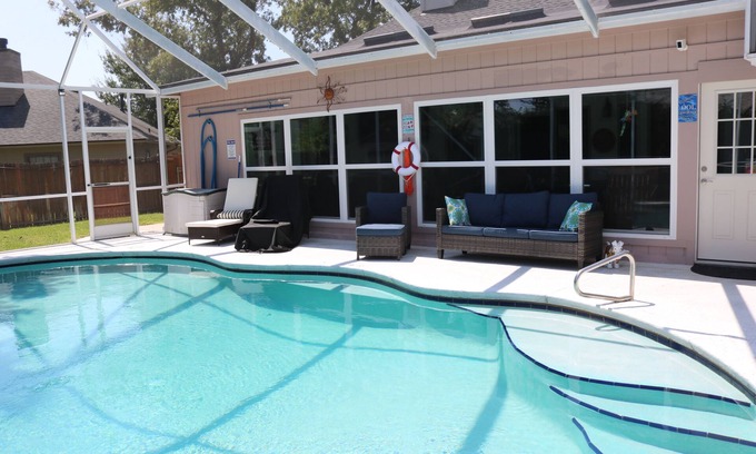Southside House | A Little Southwest in the Southeast! Great Pool Home in Jacksonville!