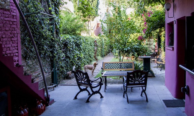 Florida House | a lovely apartment in sculptor´s house overviewing a railway