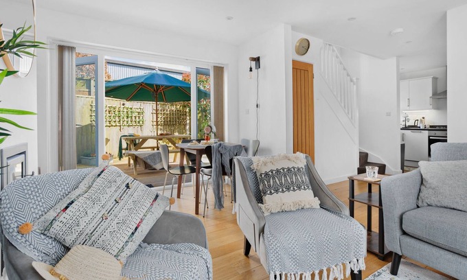 Woodbury Cottage | A lovely family and dog-friendly retreat in the East Devon countryside with private garden and log b