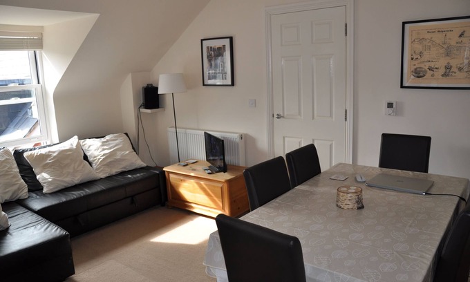 Swanage Apartment | A lovely quiet new flat 50 yards from the beach in the centre, parking included.