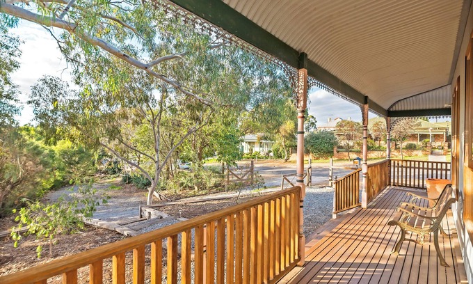 Gawler South Cottage | A lovely rustic cottage with all the modern conveniences
