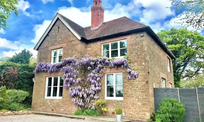 Bridstow Cottage | A lovely three bedroom home, perfect for friends and family alike.