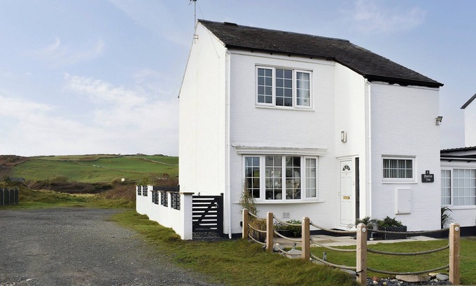 Morfa Bychan Cottage | A lovely welcoming house with all the comforts of home.
