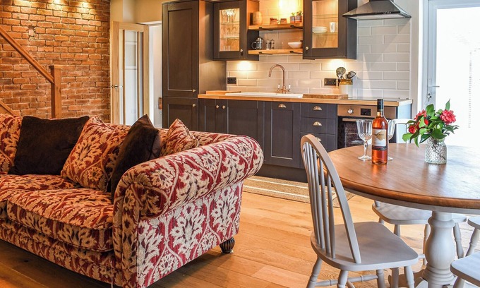 Talybont Cottage | A luxurious holiday home offering an enviable seaside location.