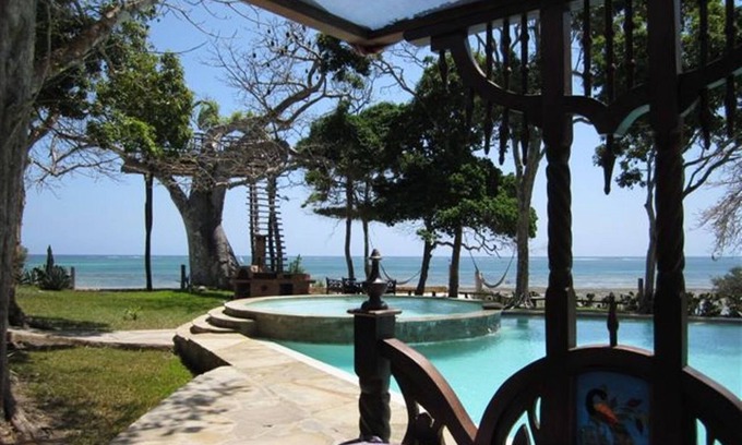 Galu Villa | A luxurious beach villa accommodation for 10 clients in Kenya South Coast beach