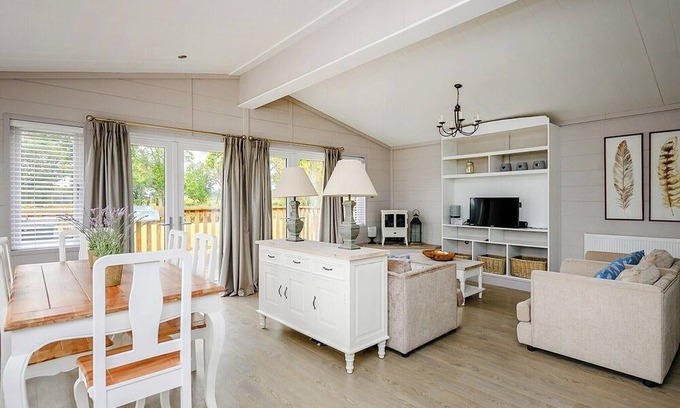 Bury St Edmunds Ski Chalet | A luxurious lodge with one master double with en suite shower room.