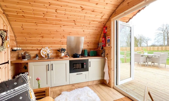 Huby Cabin | A luxurious pod with hot tub in Yorkshire close to many tourist attractions.
