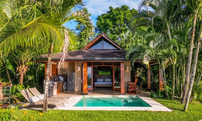 Mal Pais Cottage | A Luxurious Private and Secluded Jungle Retreat