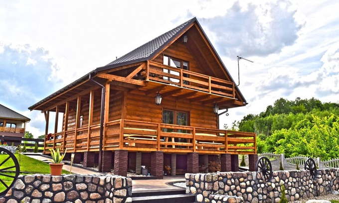Lubna House | A luxury home on the shore of the lake