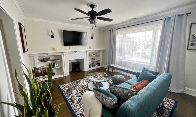 South Shore Condo | A luxury vintage condo close to lakefront and minutes from downtown!