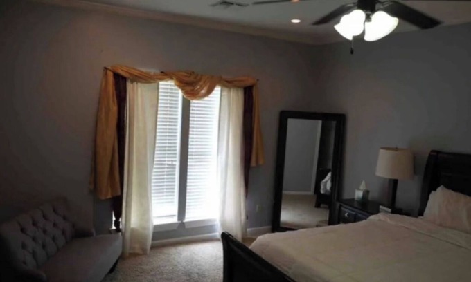 Lafayette House | A Memorable Getaway: Minutes from Downtown