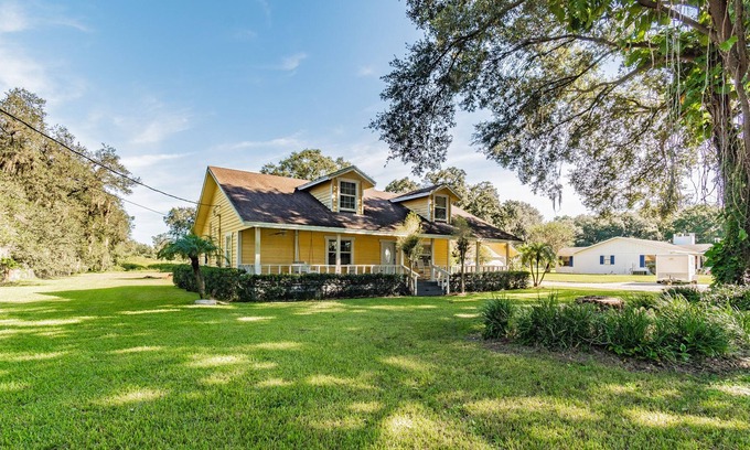 Plant City House | A mix of country charm & modern flair