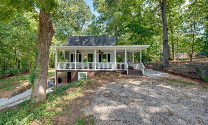 Douglasville House | A modern take on a classic Georgia farmhouse—a hint of country close to the city