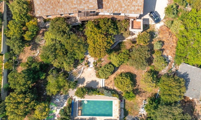 Reauville Villa | A modern villa with swimming pool and views in Drôme Provençale