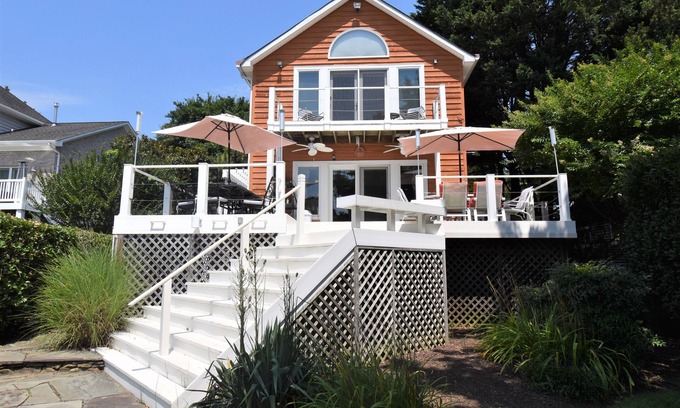 Annapolis House | A most envious location! Home includes a beautiful gourmet kitchen with a dining area and a Guest House with Bedroom and Full Bath!