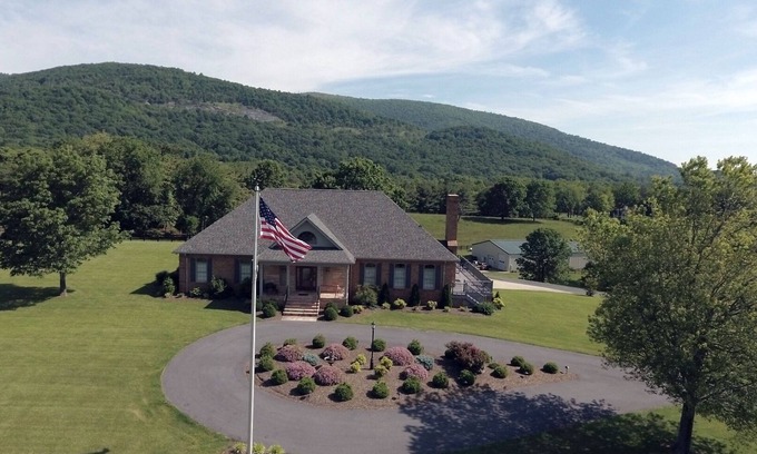 Greenwood House | A Must Stay Estate Located by Numerous Wineries & Breweries in Afton, Va