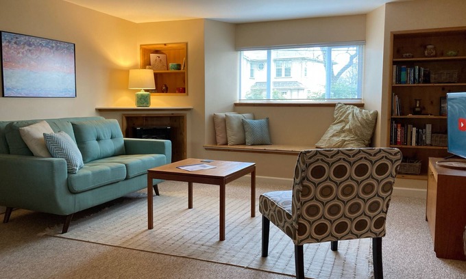 Oaklands House | A neighbourly welcome to the real Victoria: uni, theatre, hospital, shops & more