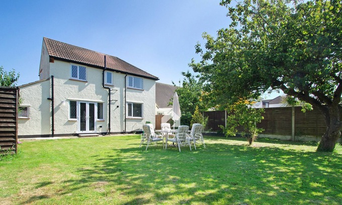 Frinton-on-Sea House | A newly refurbished house furnished beautifully throughout - perfect for families