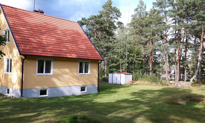 Froseke House | A newly renovated cottage for max 6 people 150m from the lake.
