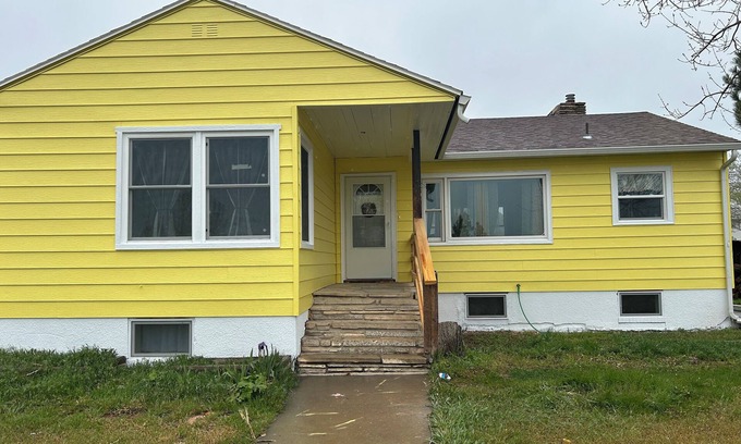 Thermopolis House | A newly renovated home full of fun games for the entire family to enjoy.