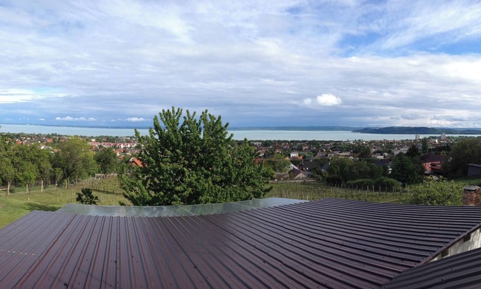 Balatonfured House | A newly renovated old wine cellar with a view of Lake Balaton and the city.