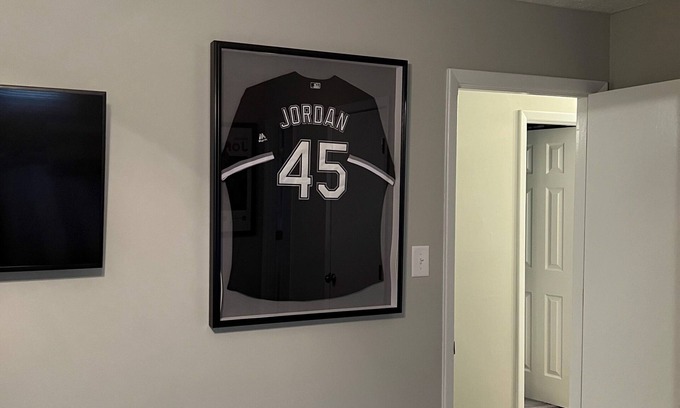 Pinehurst House | A newly renovated sleeps 8. 5-min drive or 30 min walk to the U.S. Open. nn