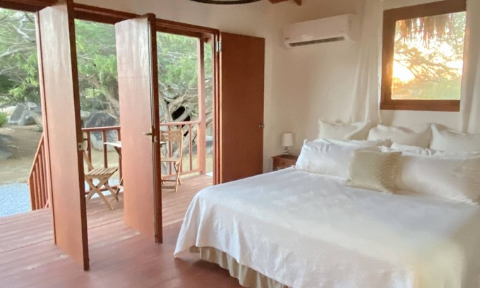 Santa Cruz House | A peaceful country retreat surrounded by nature.