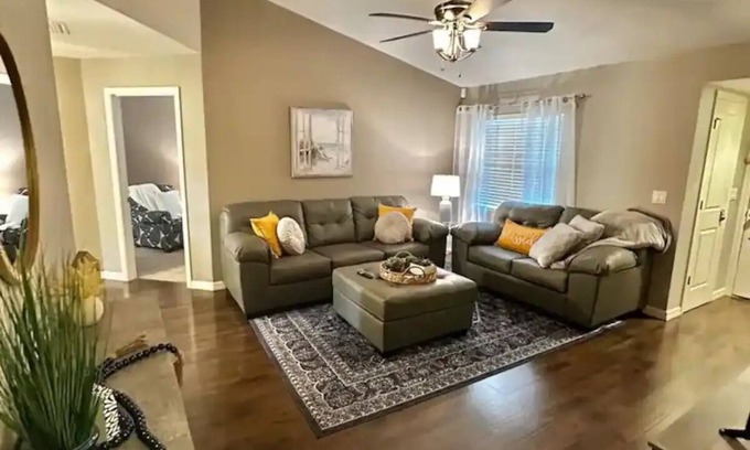 Sarasota House | A Peaceful Family Friendly Home in Sarasota Fla, Legacy Trail/Pinecraft