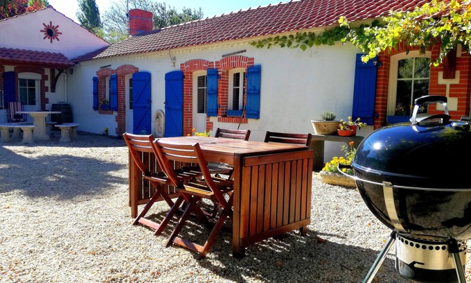 Le Perrier House | A peaceful holiday 8 minutes from the beach