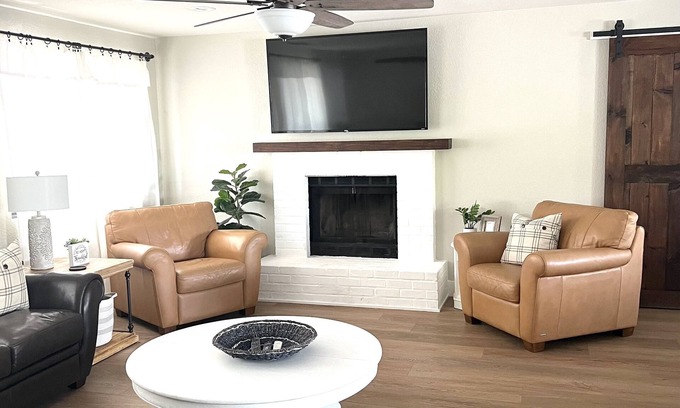 Sunridge Estates House | A Peaceful Place, 8 min to Lake Mohave & Pet friendly