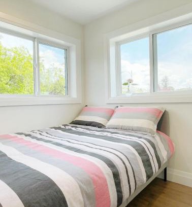 Arbutus Ridge House | A peaceful, quiet second floor room for staying