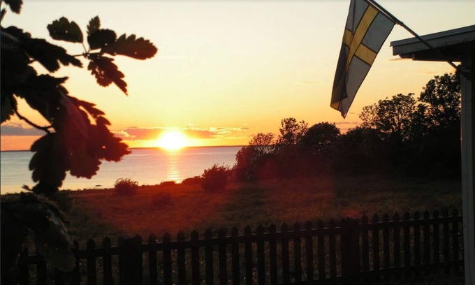 Kopingsvik Cottage | A pearl by the sea !