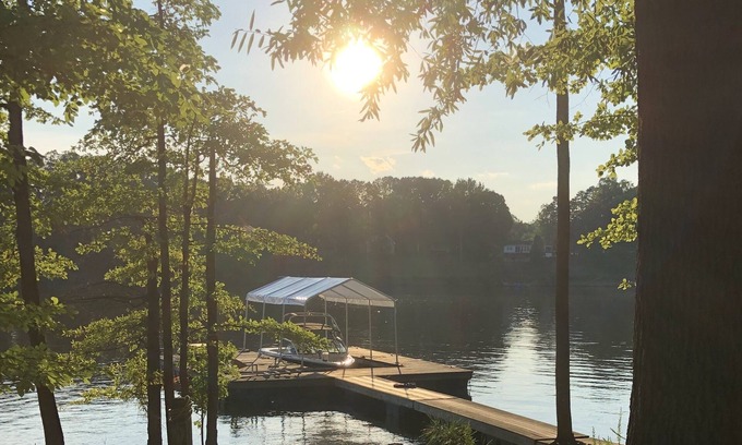 Clarksville House | A Perfect Lake Getaway! Large private dock, covered slip, calm creek, game room!
